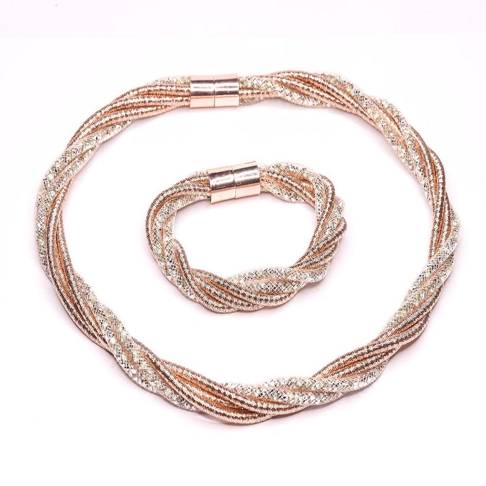 Nydelig dus rosa kjede og armbånd