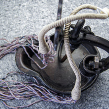 Last inn bildet i Galleri-visningsprogrammet, Kjede med hyssing og lange glassperler,  sart lilla
