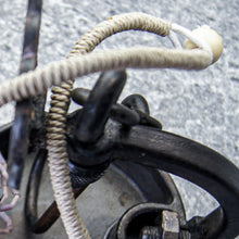 Last inn bildet i Galleri-visningsprogrammet, Kjede med hyssing og lange glassperler,  sart lilla
